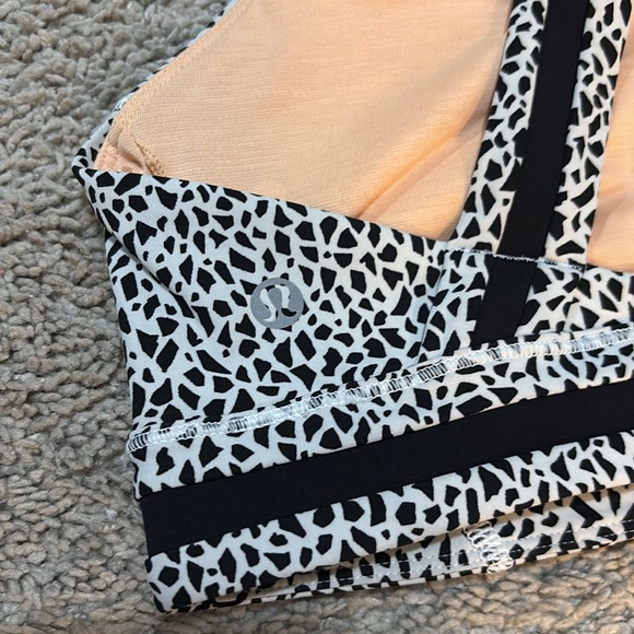 Lululemon Sports Bra with Pockets - Picture 3 of 3